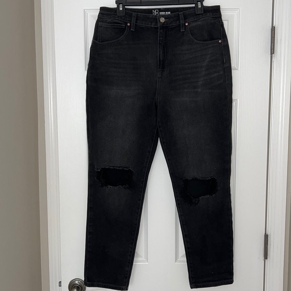 EUC No Boundaries High Rise Mom Jean